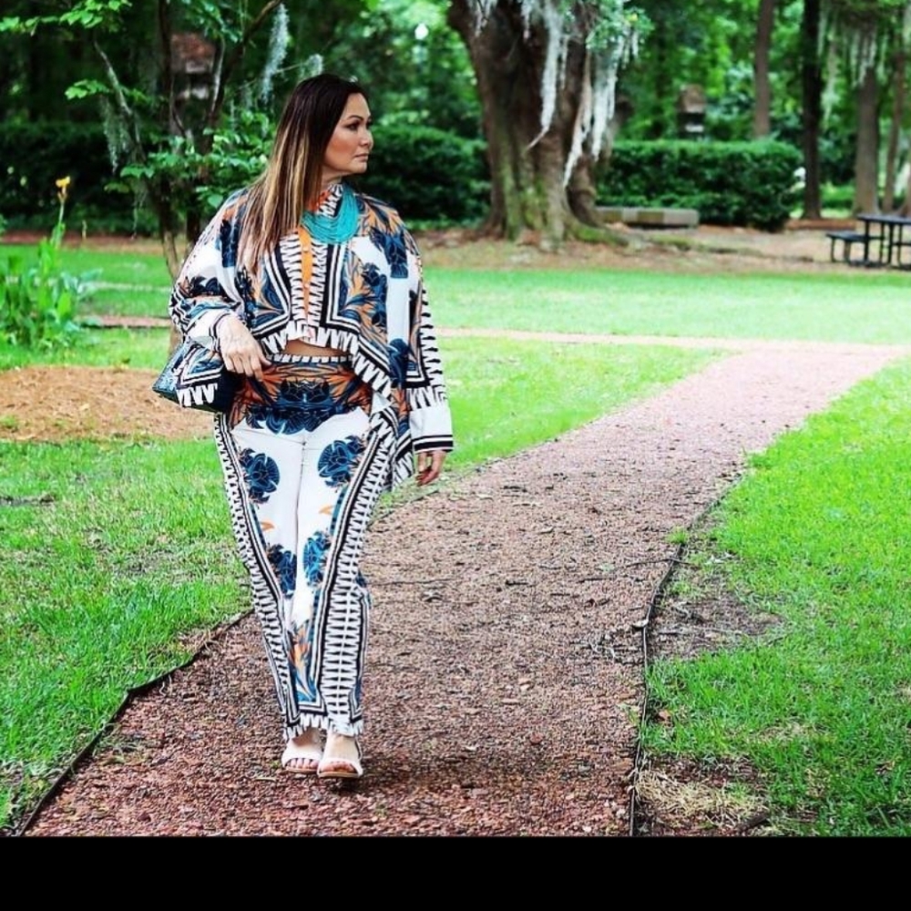 Woman Ethnic print two piece set (M top, L bottom) - Picture 7 of 7